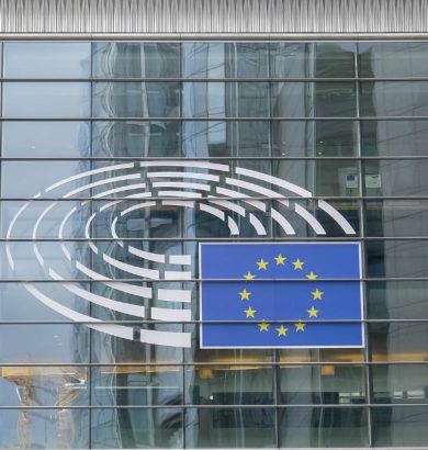 Az Európai Parlament végleg jóváhagyta a mesterséges intelligenciáról szóló uniós jogszabály egyes szabályainak módosítását a digitális omnibuszcsomag részeként.