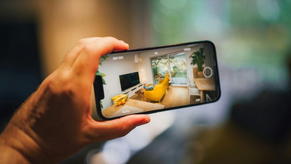 A szolgáltatás meglévő ingatlanfotókból és hirdetési anyagokból készít narrált, különböző digitális felületekre optimalizált videókat.