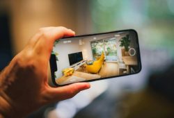 A szolgáltatás meglévő ingatlanfotókból és hirdetési anyagokból készít narrált, különböző digitális felületekre optimalizált videókat.