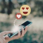 Az AI-jal kialakított romantikus kapcsolatok meglepően gyorsan válnak a modern társadalom új kihívásává.