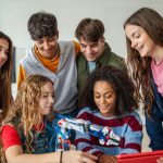 A Bosch tervei szerint a mostani tanévben országosan összesen 20 középiskolába jut el az AI-oktatási program.