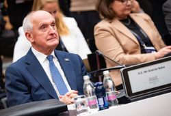A mesterséges intelligenciának (AI) az emberiséget kell szolgálnia, nem pedig csökkentenie az emberi szabadságot és méltóságot – mondta Baka András köztársasági elnök.